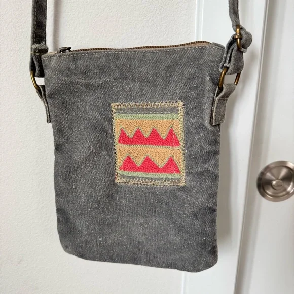 Vintage Addiction Gray Crossbody Purse Bag Canvas 100% Cotton Crochet Patch - Picture 1 of 14